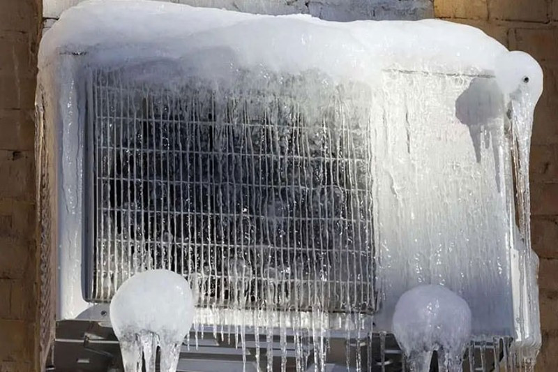 Cục nóng điều hóa bị đóng tuyết