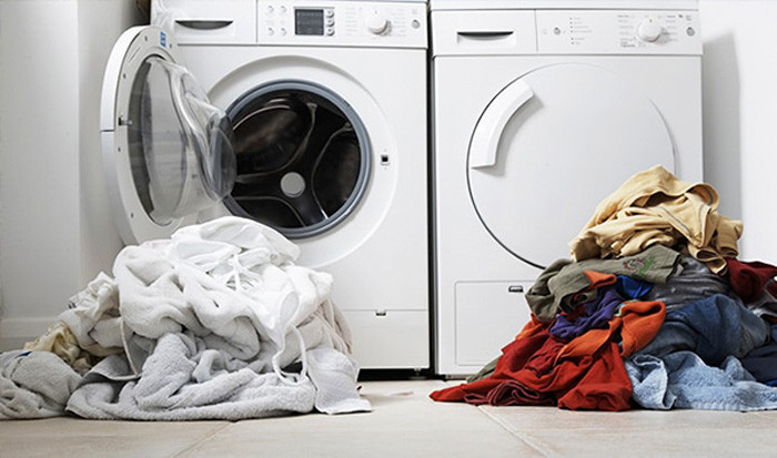 Những sai lầm khi cho quần áo vào máy giặt