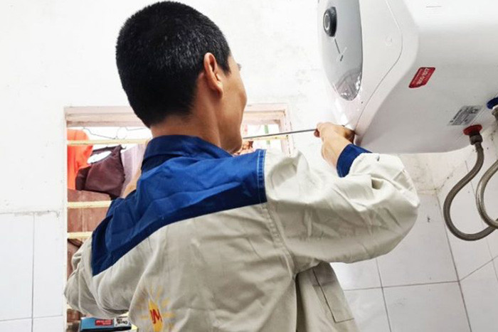 Dịch vụ lắp bình nóng lạnh quận Phú Nhuận xử lý triệt để